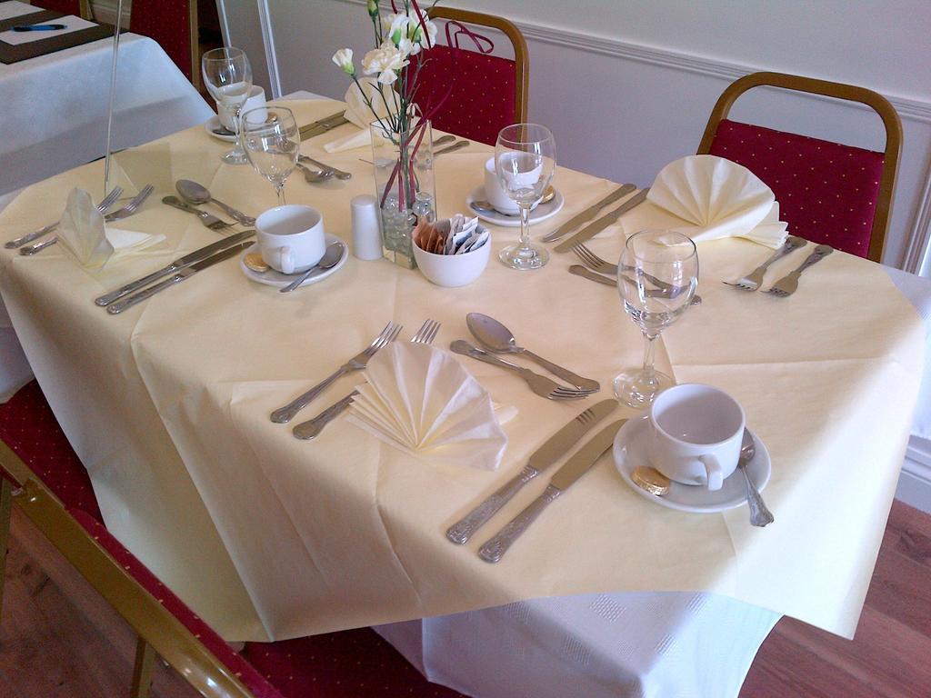 Emlyn Arms Bed and Breakfast Llanarthney Exteriör bild