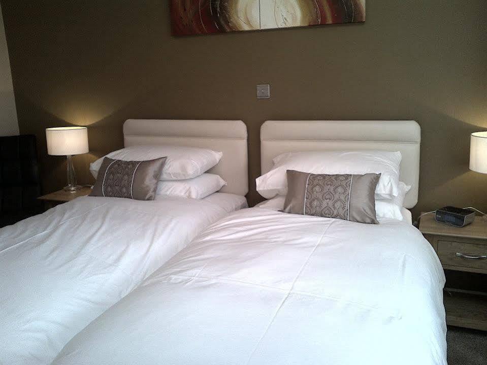 Emlyn Arms Bed and Breakfast Llanarthney Exteriör bild